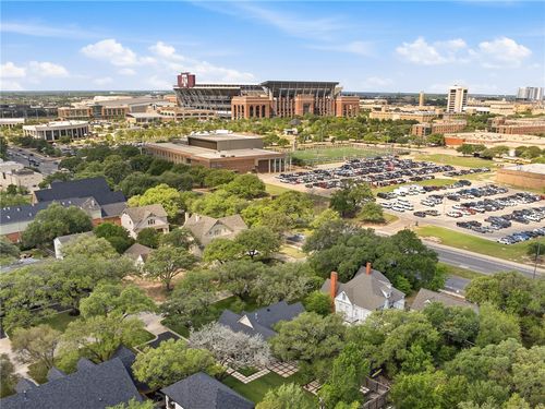 107 Pershing Ave, College Station, TX, 77840-3009 | Card Image