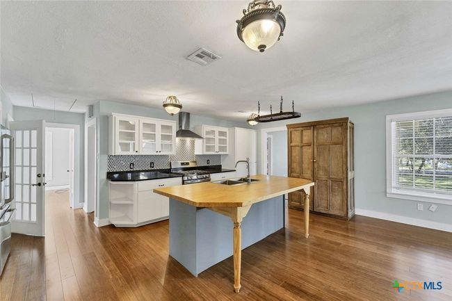 1012 7 Th St, House other with 2 bedrooms, 2 bathrooms and null parking in Blanco TX | Image 6