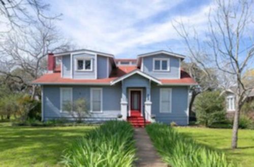 423 S Main St, Lockhart, TX, 78644-2718 | Card Image