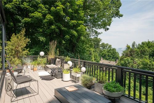 185 Tweed Blvd, Nyack, NY, 10960-4913 | Card Image