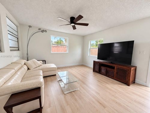 6561 Sw 32nd St, Miami, FL, 33155-3949 | Card Image