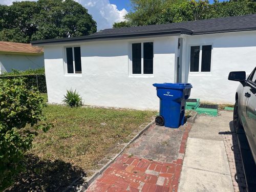 648 W 10th St, Riviera Beach, FL, 33404-7330 | Card Image
