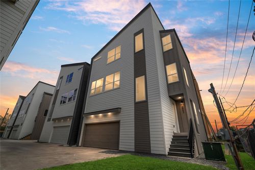 2943 Delafield St, Houston, TX, 77023-5807 | Card Image