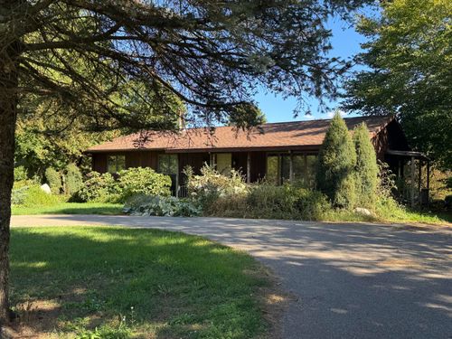 50739 Pleasant St, Dowagiac, MI, 49047-8774 | Card Image