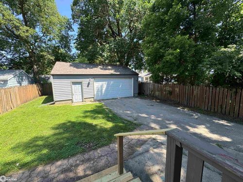 706 7th Ave N, Clear Lake, IA, 50428-1527 | Card Image