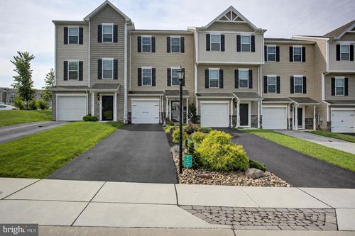 82 Ayrshire Dr, HANOVER, PA, 17331-8047 | Card Image