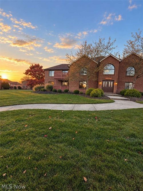 201-8609 Scenicview Dr, Broadview Heights, OH, 44147-3434 | Card Image