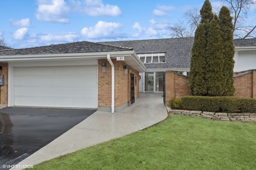 195 Briarwood Loop, Oak Brook, IL, 60523 | Card Image