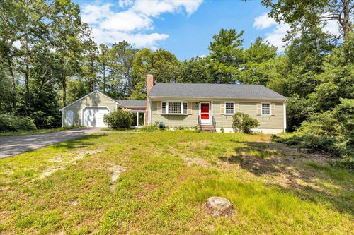 804 Putnam Ave, Cotuit, MA, 02635-2828 | Card Image