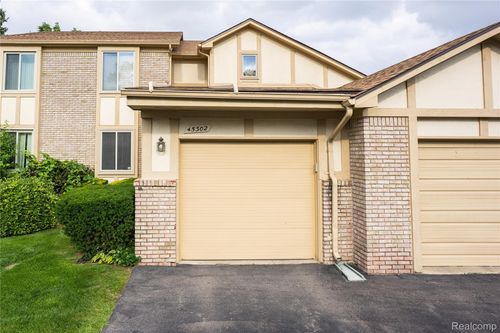 45302 Manor Dr, Shelby Township, MI, 48317-4970 | Card Image