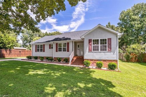3018 Karlingdale Dr, Greensboro, NC, 27455-3218 | Card Image