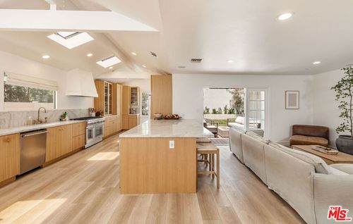 13035 Rose Ave, Los Angeles, CA, 90066-2220 | Card Image