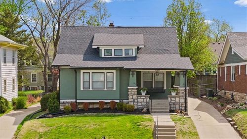 5611 Rockhill Rd, Kansas City, MO, 64110-2741 | Card Image