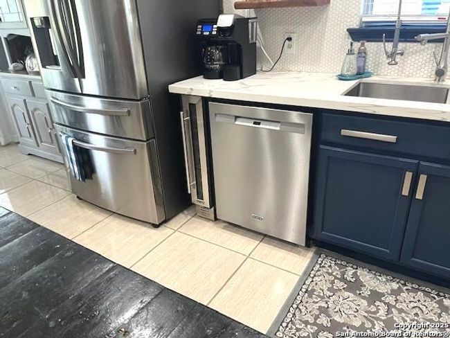 510 Jack Nickolaus Dr, House other with 3 bedrooms, 3 bathrooms and null parking in Devine TX | Image 7