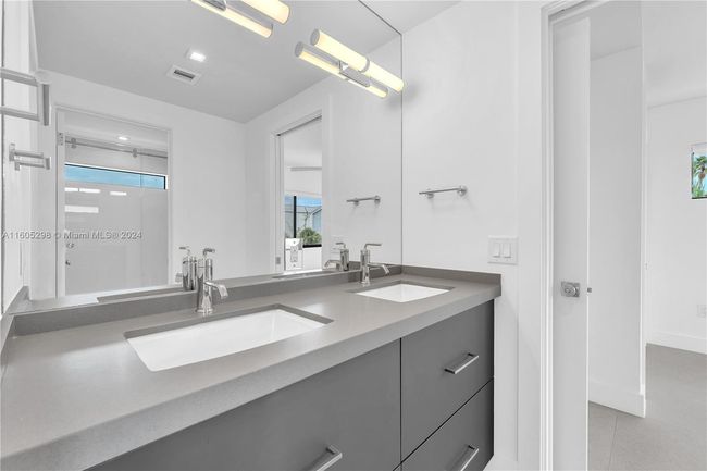 1 - 640 Fernwood Rd, Townhouse with 4 bedrooms, 3 bathrooms and null parking in Key Biscayne FL | Image 12