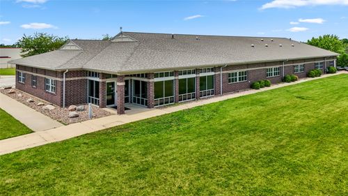 b-5825 Dry Creek Lane Ne, Cedar Rapids, IA, 52402 | Card Image