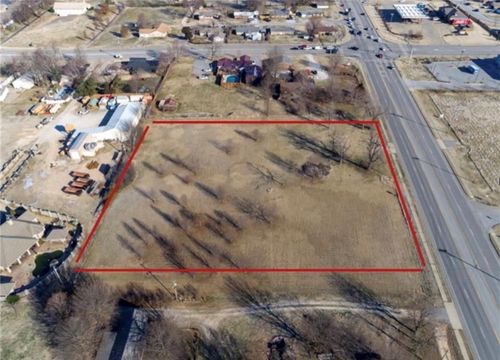 3722 S Old Missouri Rd, Springdale, AR, 72764 | Card Image