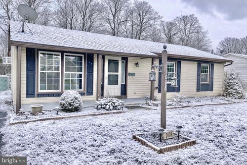 1008 Clematis St, Sinking Spring, PA, 19608-1307 | Card Image