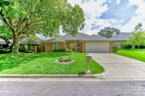 6921 Weatherwood Rd, Fort Worth, TX, 76133-6824 | Card Image
