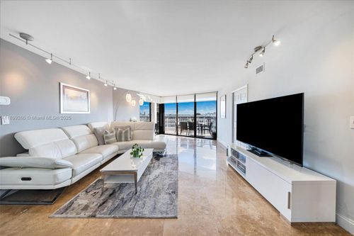 apt-604-4000 Towerside Ter, Miami, FL, 33138-2236 | Card Image