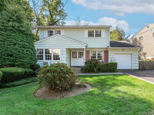 7 Locust St, Glen Head, NY, 11545-1937 | Card Image