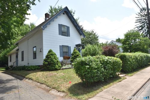 87 Starkweather St, Manchester, CT, 06042-3213 | Card Image