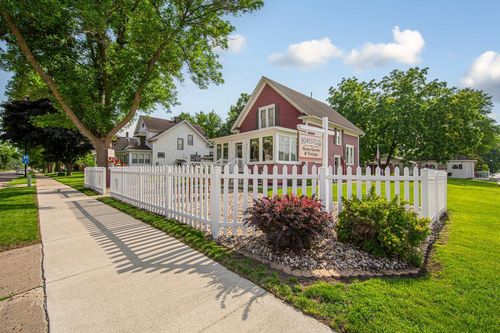 917 State St N, Waseca, MN, 56093-2851 | Card Image