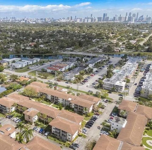 apt-315-17050 Ne 14th Ave, North Miami Beach, FL, 33162-2947 | Card Image