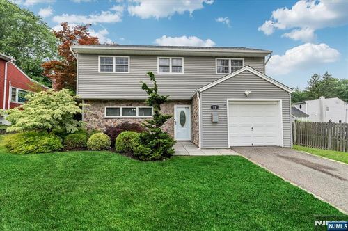 81 Summit Ave, Butler, NJ, 07405-1617 | Card Image