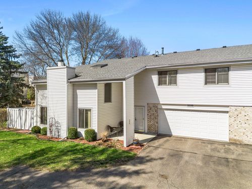 5550 Bimini Dr, Minnetonka, MN, 55343-9412 | Card Image