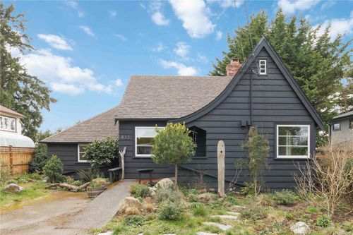833 Leslie Dr, Saanich, BC, V8X2Y3 | Card Image