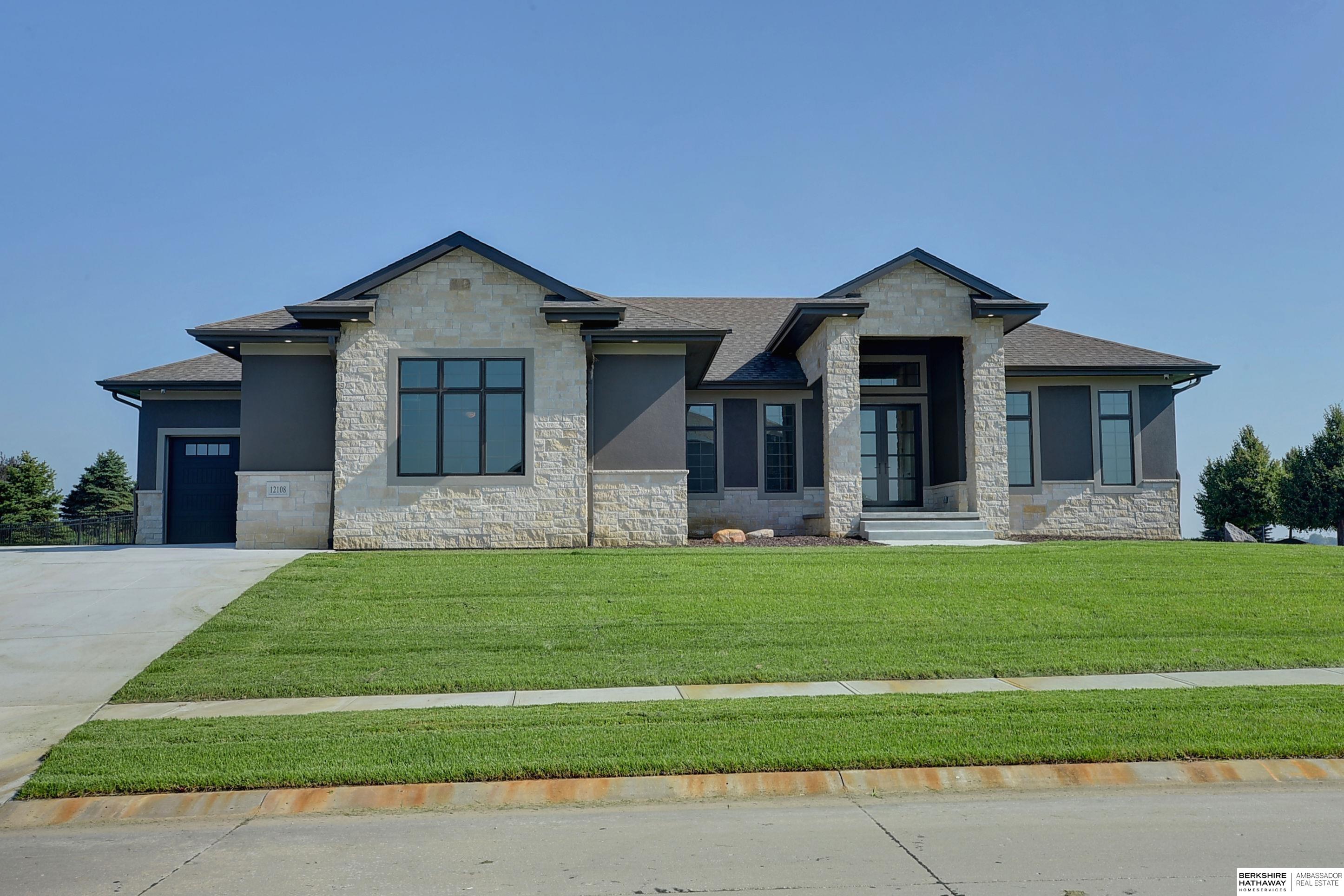 Carpenter St, Papillion, NE 68046