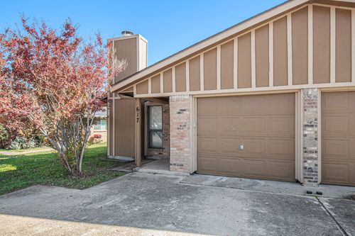 617 S Las Vegas Trl, White Settlement, TX, 76108-2756 | Card Image