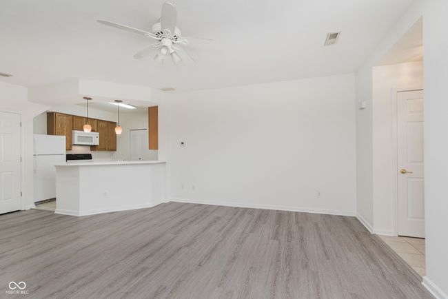 8422 Enclave Blvd, Condo with 2 bedrooms, 3 bathrooms and null parking in Fishers IN | Image 8