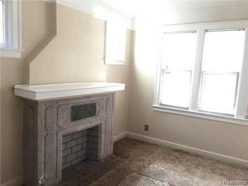 19394 Waltham St, Detroit, MI, 48205-2125 | Card Image