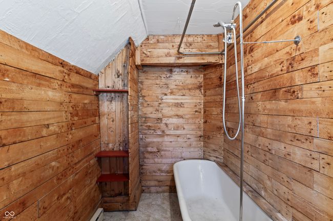 Upper full Bathroom | Image 43