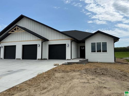 1102 14th St Se, Orange City, IA, 51041-7495 | Card Image