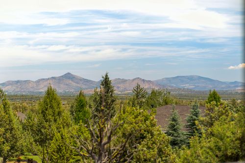 10192 Sundance Ridge Loop, Redmond, OR, 97756-7368 | Card Image