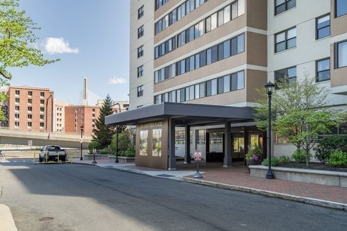 4b-6 Whittier Place, Boston, MA, 02114 | Card Image