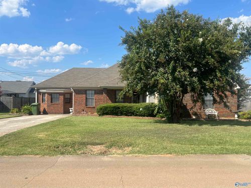 313 Monroe Ave, Muscle Shoals, AL, 35661-3701 | Card Image