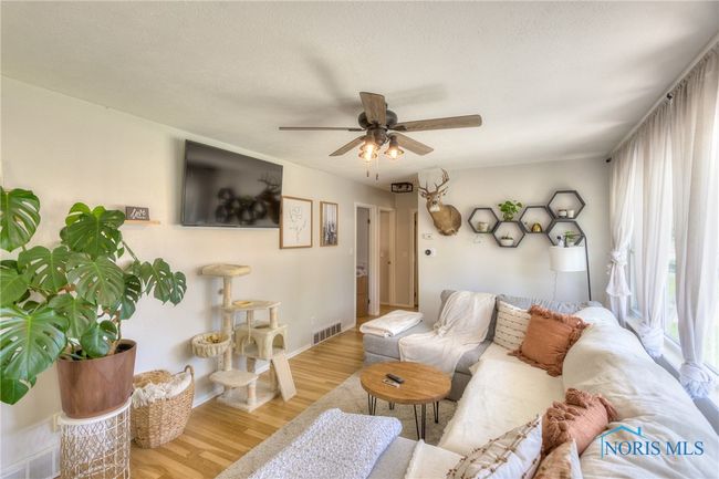 Living Room | Image 8
