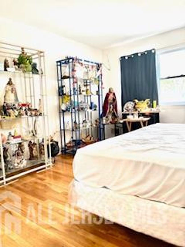 318 High St, Townhouse with 3 bedrooms, 2 bathrooms and null parking in Perth Amboy NJ | Image 32