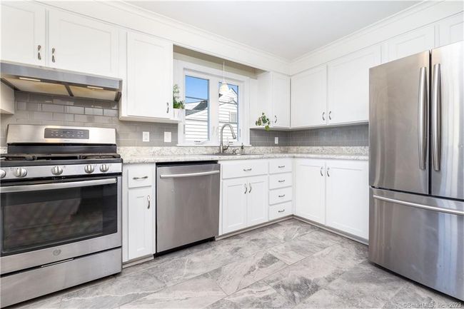 118 Longvue Dr, House other with 3 bedrooms, 2 bathrooms and 4 parking in Wethersfield CT | Image 11