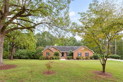 500 Queen Annes Ln, Seneca, SC, 29672-9428 | Card Image