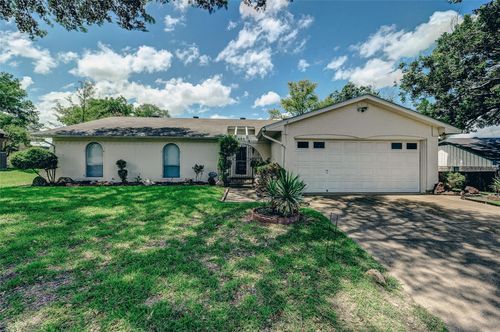 401 Rhineland Rd, Benbrook, TX, 76126-3114 | Card Image