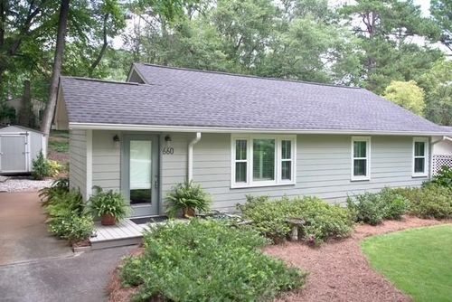 660 Scott Cir, Decatur, GA, 30033-4715 | Card Image