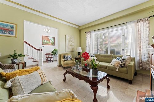 215 Jane St, Weehawken, NJ, 07086-5719 | Card Image