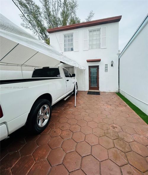 1589 W 73rd St, Hialeah, FL, 33014-3834 | Card Image