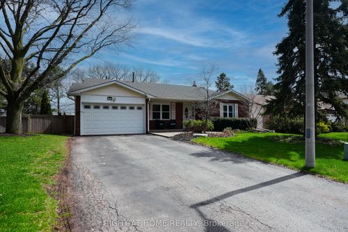 1266 Lakeview Dr, Oakville, ON, L6H2M8 | Card Image