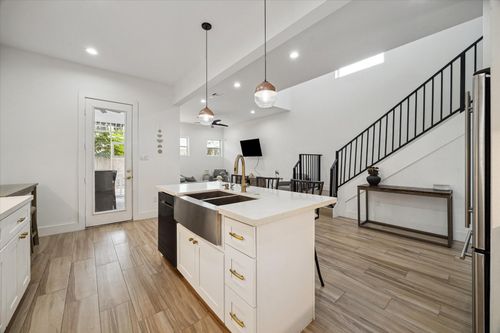 5021 Creekmont Dr, Houston, TX, 77091-5141 | Card Image